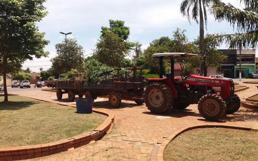 Secretaria de Obras realiza limpeza e  manutenção em praças de Rio Verde 