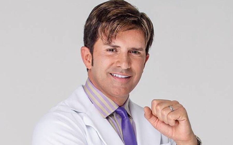 Dr. Rey se oferece para ficar no lugar dos médicos cubanos