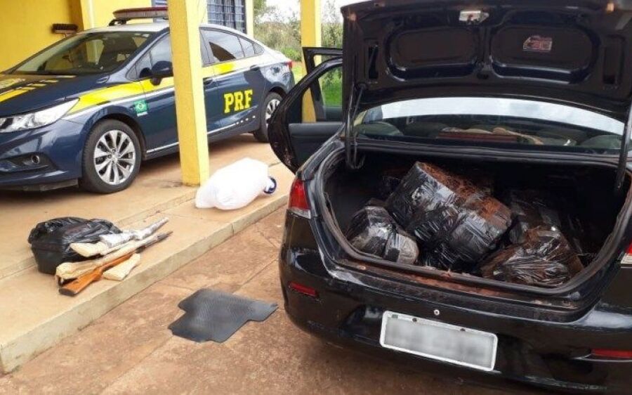 PRF apreende 205 kg de maconha, armas e munições na BR-163