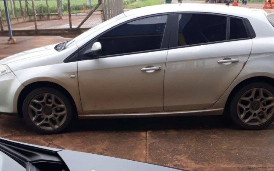 PRF recupera veículo roubado na cidade de Brasília