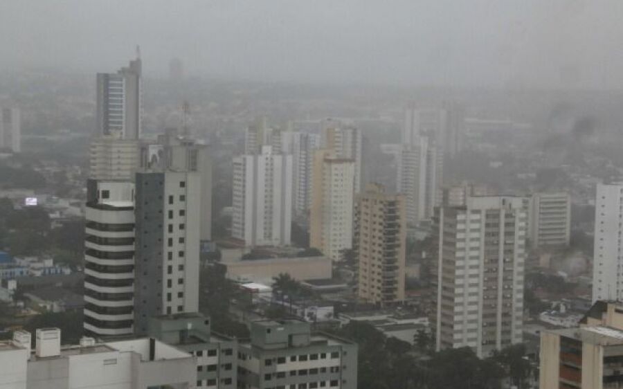 Frente fria derruba temperatura, traz chuva intensa e pode até cair granizo