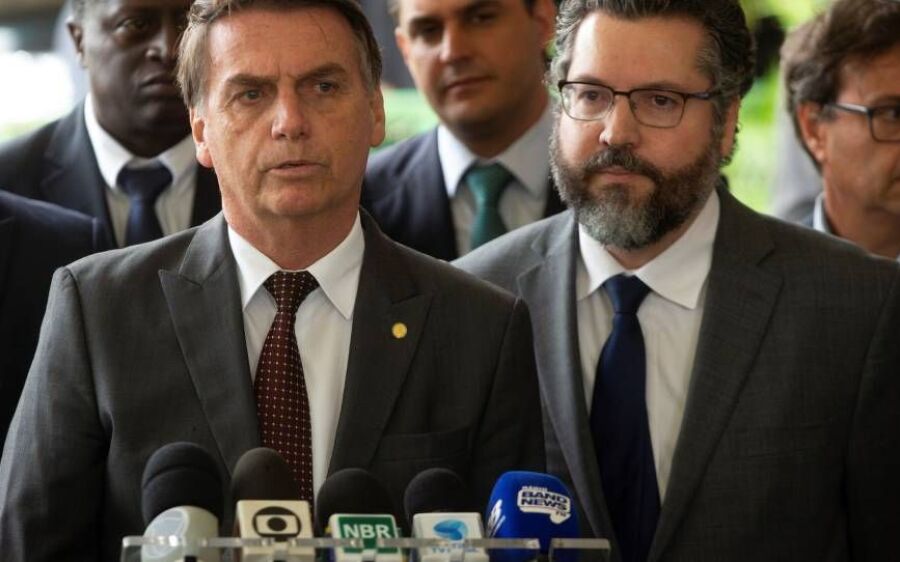 Bolsonaro confirma conversas para privatizar partes da Petrobras