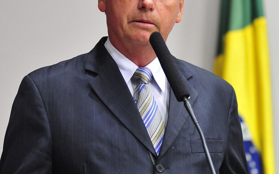Por inflamação, médicos do Albert Einstein adiam cirurgia de Bolsonaro