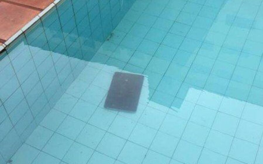 Alvo de operação da Receita joga computador na piscina de casa e vai preso