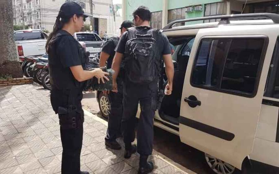 Gaeco apreende computadores e documentos de empresas suspeitas de fraudar concursos