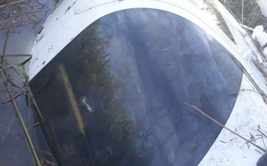 Piloto morre em queda de avião com três ocupantes em região de difícil acesso em Naviraí