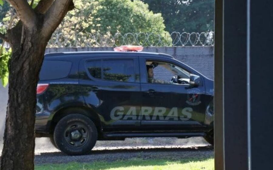 Entregador é preso durante operação contra tráfico de armas