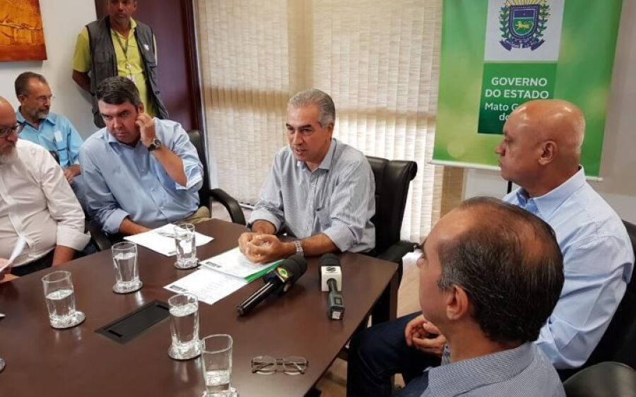 secretários entregam carta de demissão a Reinaldo Azambuja