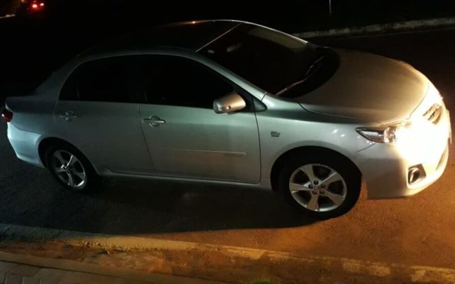 Bandidos armados rendem família e roubam joias, dinheiro e veículos em Rio Verde