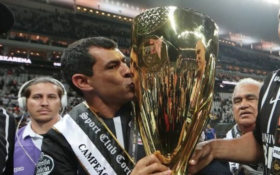 Corinthians anuncia retorno do técnico Fábio Carille