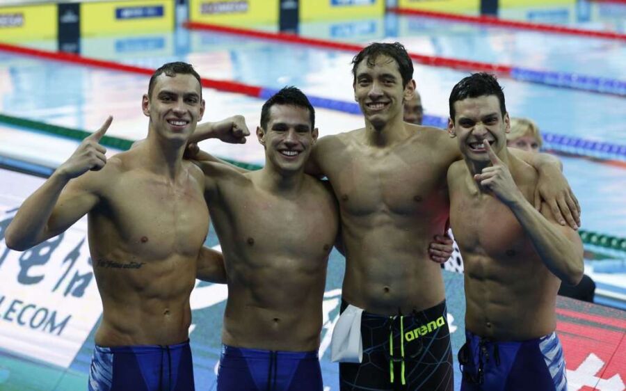Brasil surpreende no 4x200m livre e conquista o ouro com recorde mundial em Hangzhou