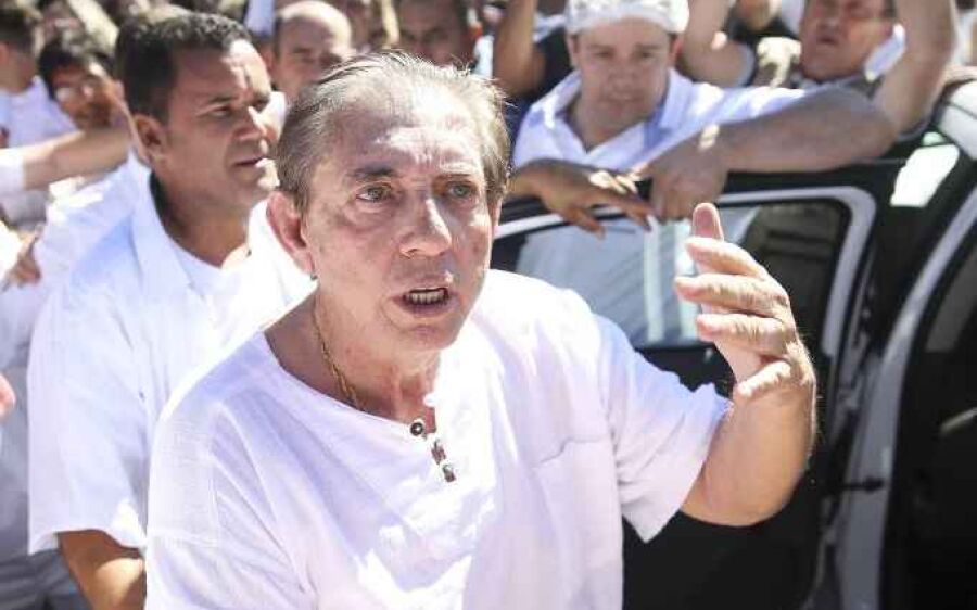 João de Deus se entrega à polícia em Goiás