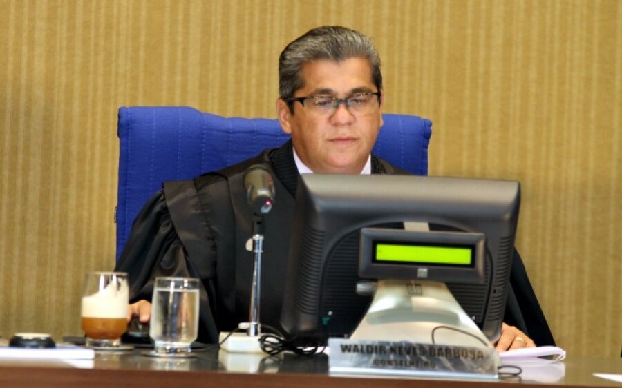 Ex-funcionário do TCE-MS tenta impedir extinção de processo por assédio moral de Waldir Neves