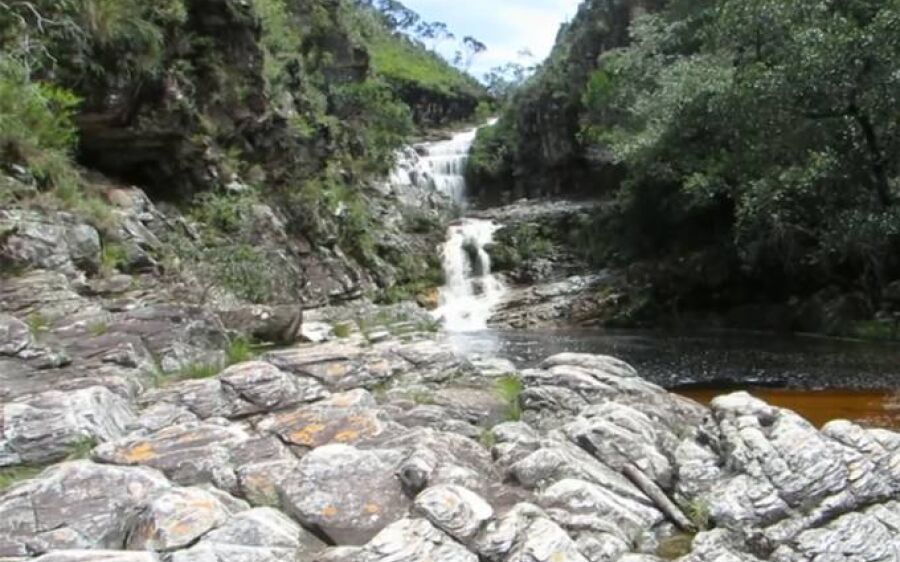 Homem desaparecido em cachoeira volta andando para casa