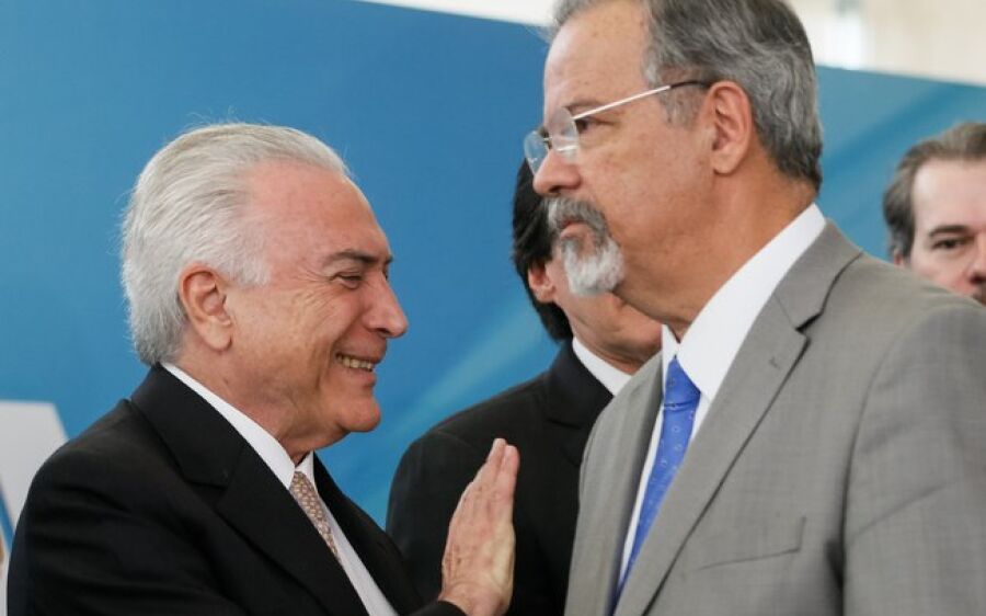 Temer excluirá crimes de corrupção do indulto, diz Jungmann