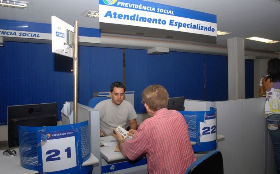 Benefícios do INSS acima do salário  mínimo terão reajuste