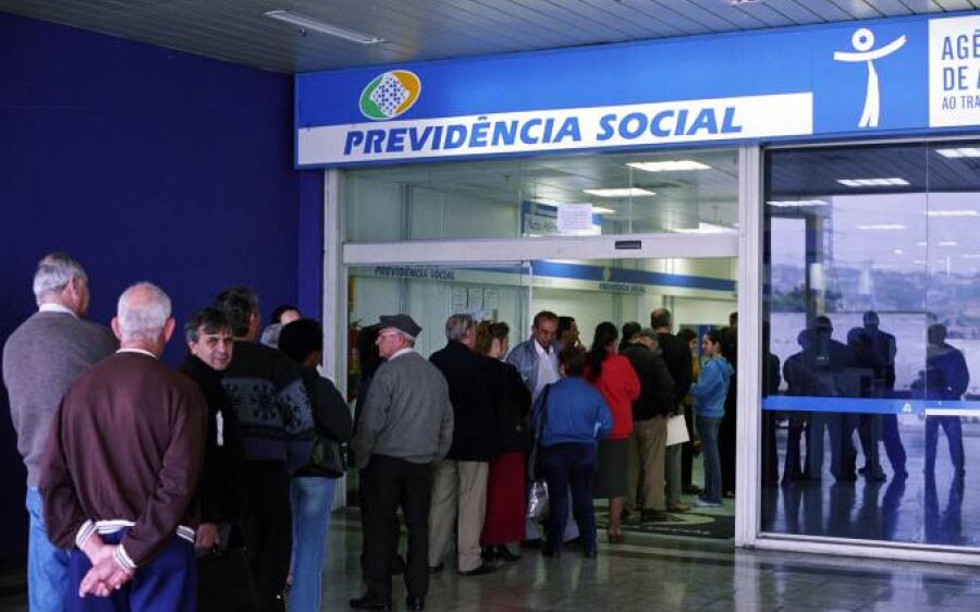 INSS paga aposentadorias com  reajuste a partir de hoje
