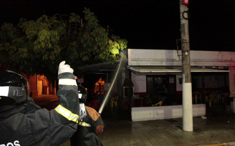 Aquecimento em chaminé de churrasqueira causa incêndio em espetinho na região central