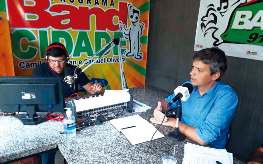 Em entrevista à rádio, Aluizio presta  esclarecimentos à população