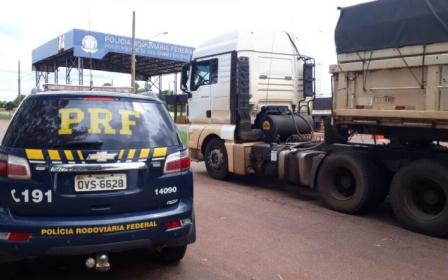 Caminhão roubado em SP é recuperado pela PRF em São Gabriel do Oeste