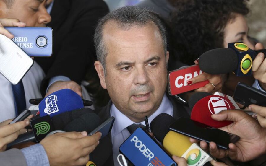Governo fixa idade mínima de 65 anos para homens e 62 para mulheres
