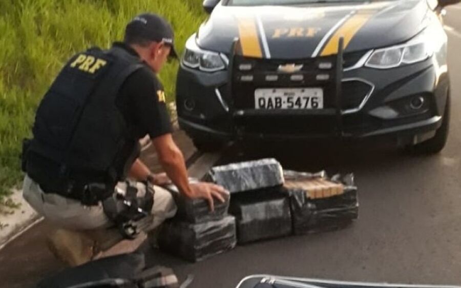PRF prende homem com 49 kg de maconha em ônibus de viagem na BR-060