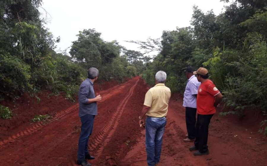 Aluizio, Kelé e Carlão vistoriam  patrolamento da Estrada do Quatro Pé