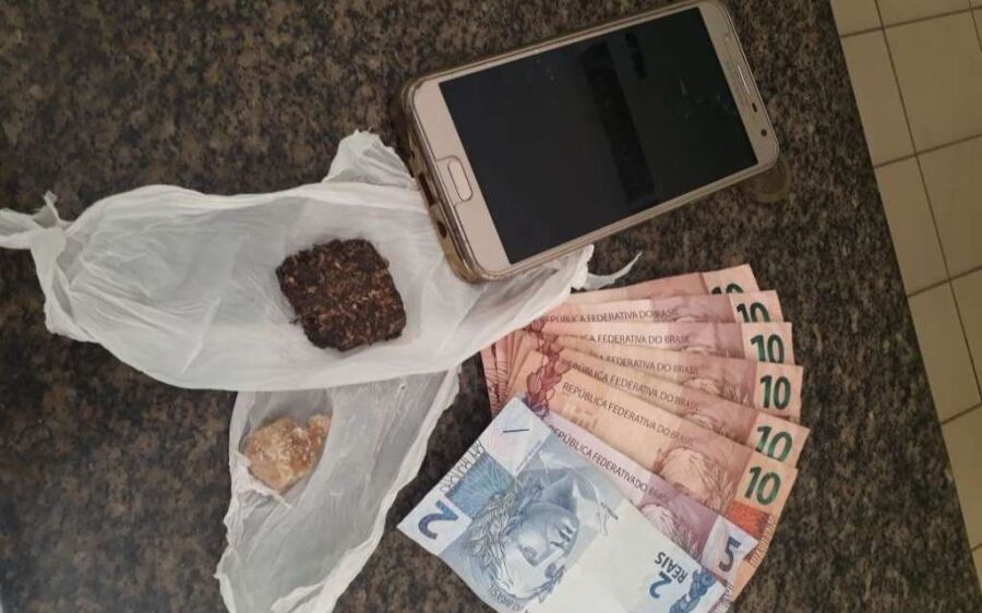 Polícia Militar fecha boca de fumo que funcionava como 