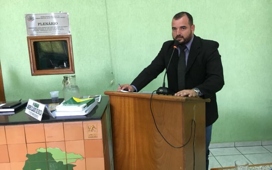 Vereador Cláudio solicita informações  sobre lotação de escolas em  Rio Verde