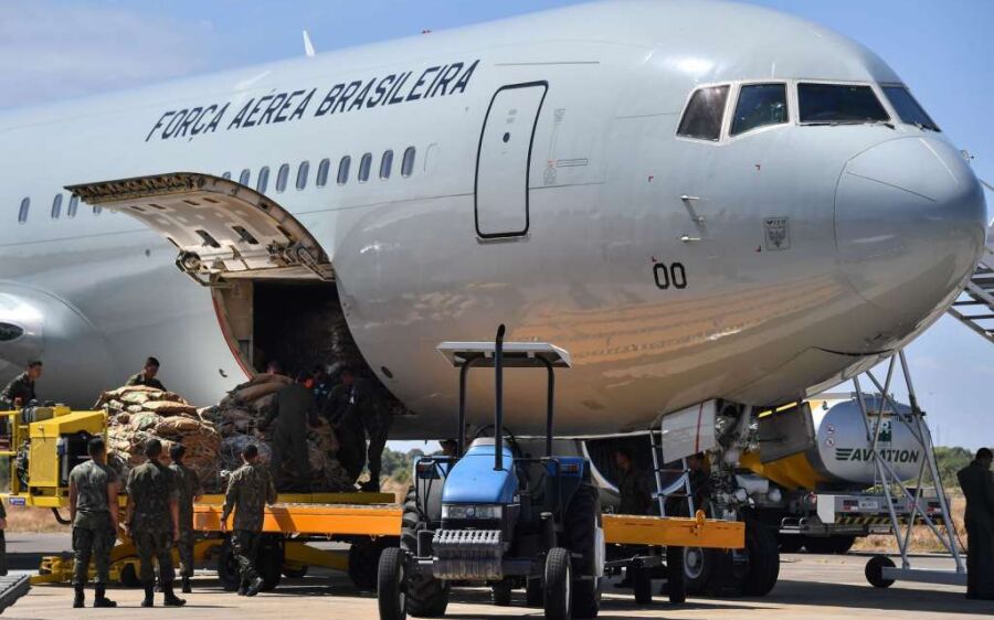 Avião com ajuda humanitária para a Venezuela chega a Boa Vista