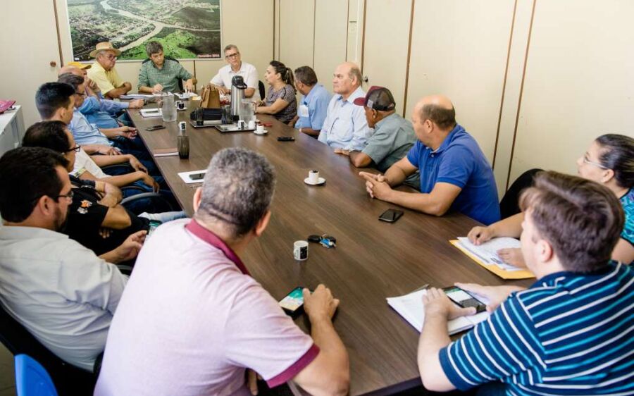 Prefeito, vice, vereadores e secretários  discutem prioridades da semana