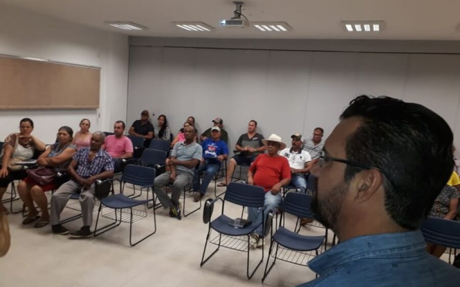 Vladimir Ferreira garante recursos aos feirantes para aquisição de barracas padronizada