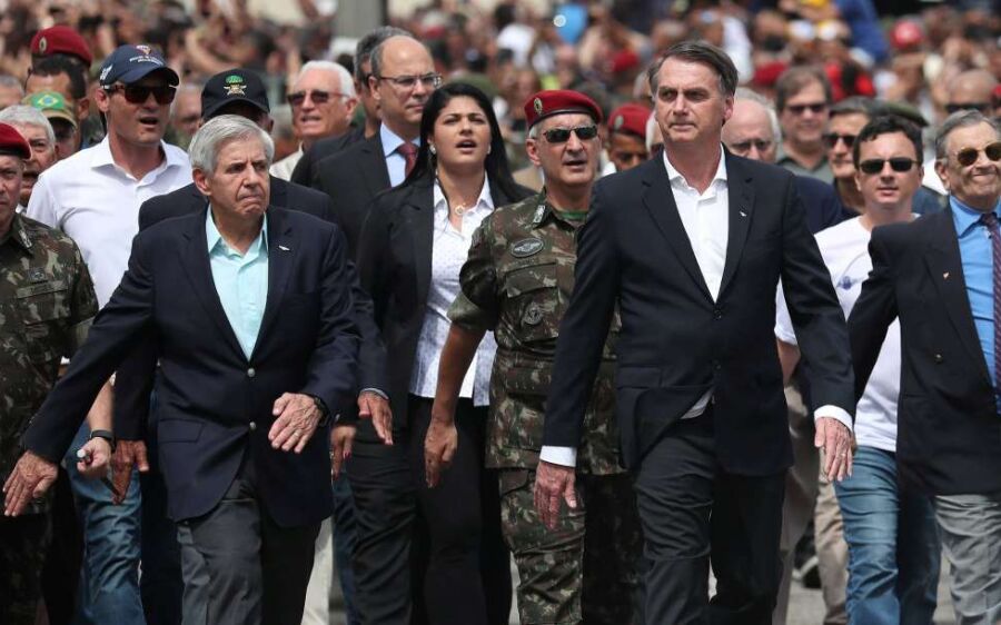 Bolsonaro faz reunião para analisar proposta de reforma dos militares