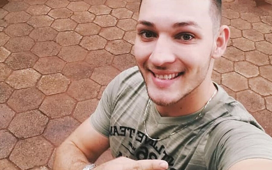 Coxim: Cantor morre em colisão entre motocicleta e carreta na BR-163