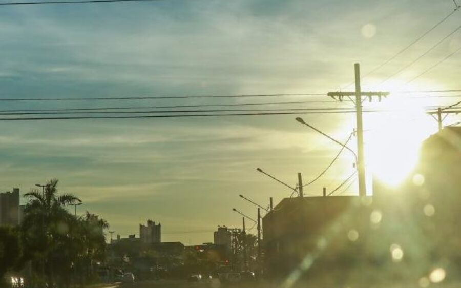 Semana começa com céu aberto e calor de até 37°C em MS