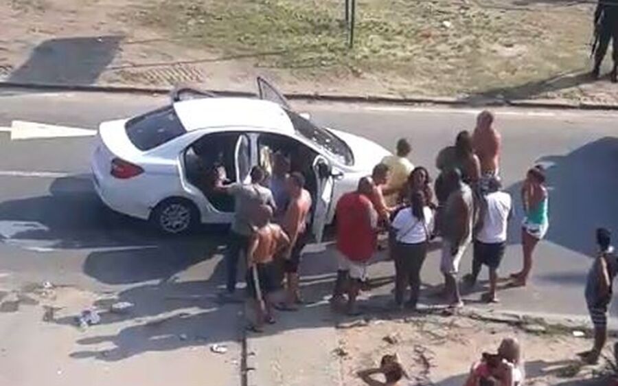 Delegado diz que 'tudo indica' que Exército fuzilou carro de família por engano no Rio
