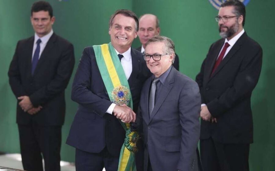 Ministro da Educação Vélez é demitido por Bolsonaro