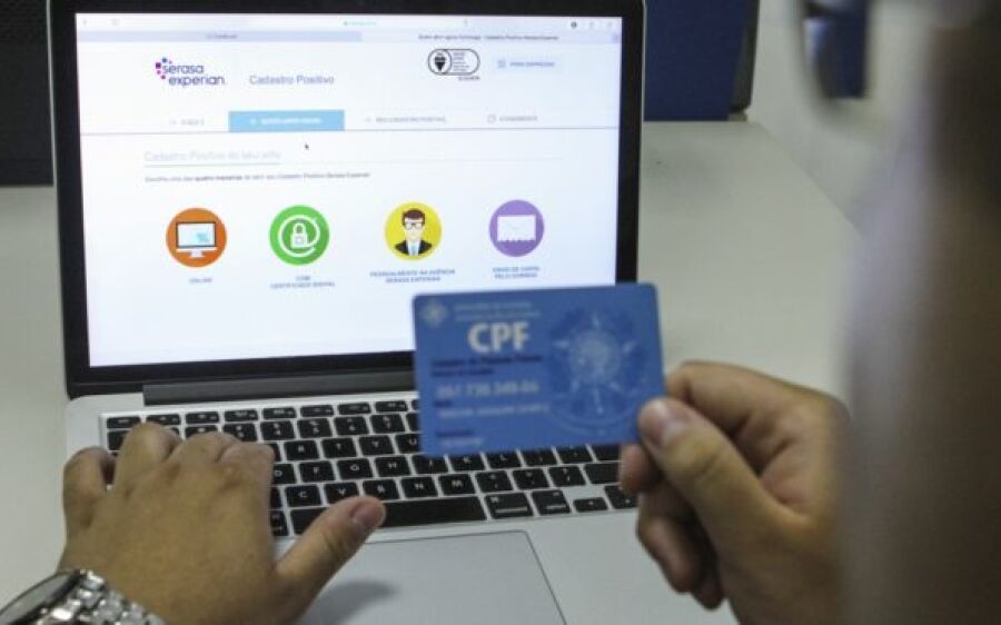 Bolsonaro sanciona sem vetos lei que altera regras do cadastro positivo