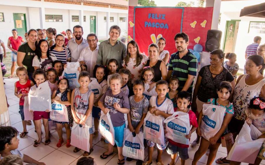 Alunos da escola Maria Lucia  Batista recebem kits da Prefeitura