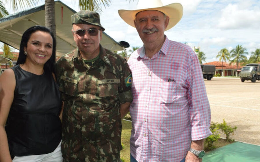 Prefeito e vice prefeita de Rio Verde, participam de Comemorações da  semana do Exército no 47ºBI
