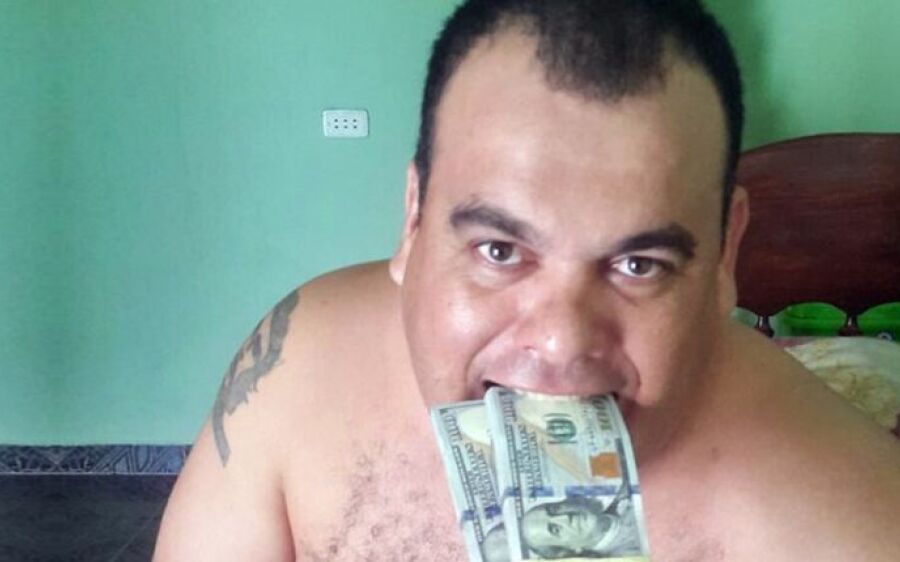 Antes de ser executado em porta de motel, vítima fez fotos 