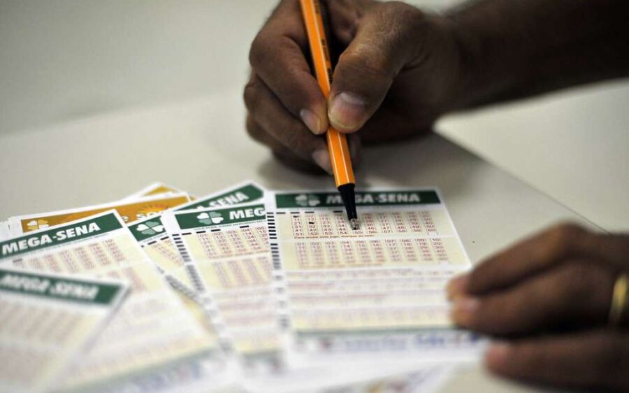 Mega-Sena acumula e deve pagar R$ 140 milhões neste sábado