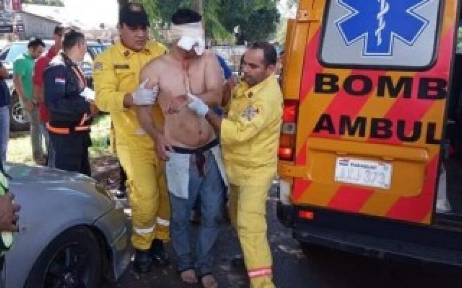 Estudante de medicina arranca olho com as próprias mãos