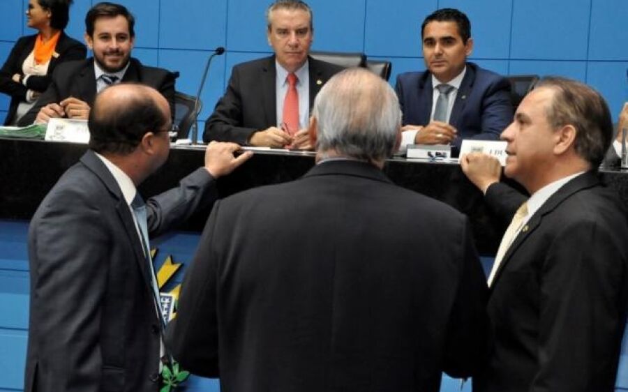 Na  Assembleia e Câmara, pelo menos 6 parlamentares vão pedir porte de arma