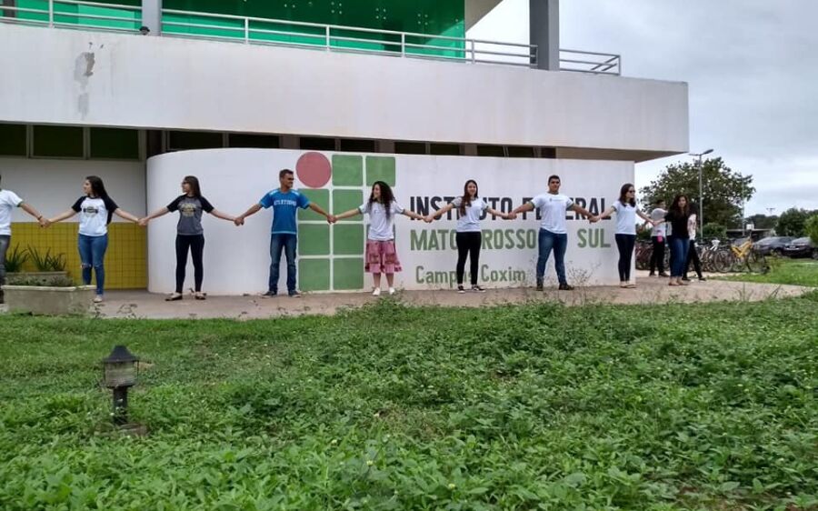 Estudantes e servidores do IFMS  participam de ato em defesa da educação