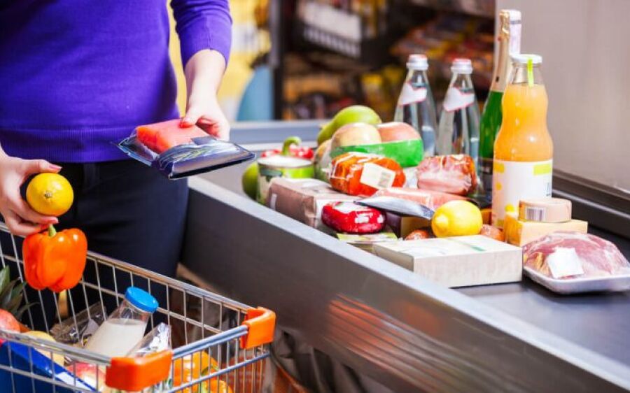 Caixa de mercado é presa por registrar carne como bala e embolsar o dinheiro