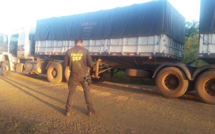 DOF apreende carreta de Rio Verde com pneus contrabandeados do Paraguai