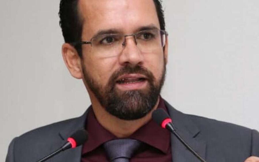 Vladimir garante junto ao  Executivo aquisição de barracas padronizadas para os feirantes