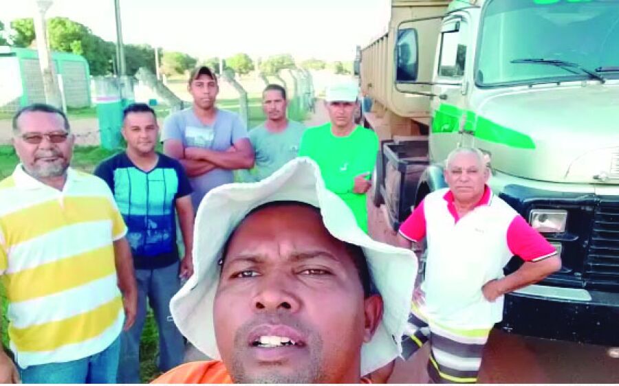 Voluntários removem toneladas de lixo do bairro Piracema em Coxim