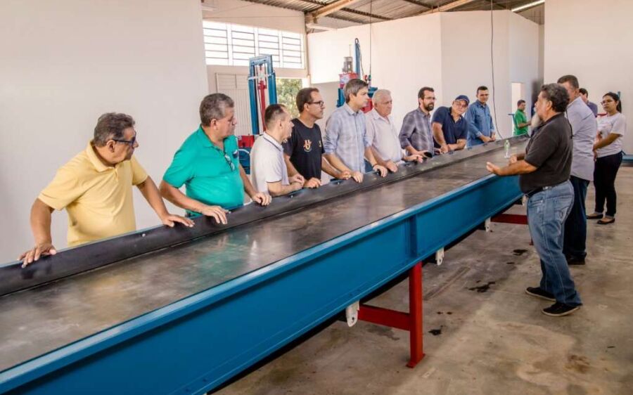 Prefeito e vereadores vistoriam instalação da Unidade de Triagem de Recicláveis